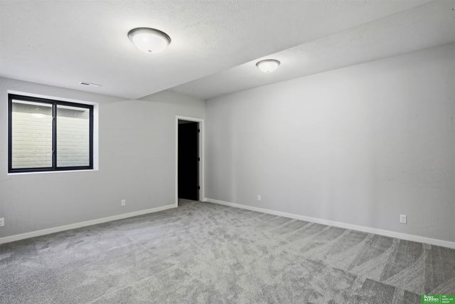 5444 N 212th Street, Elkhorn, NE 68022