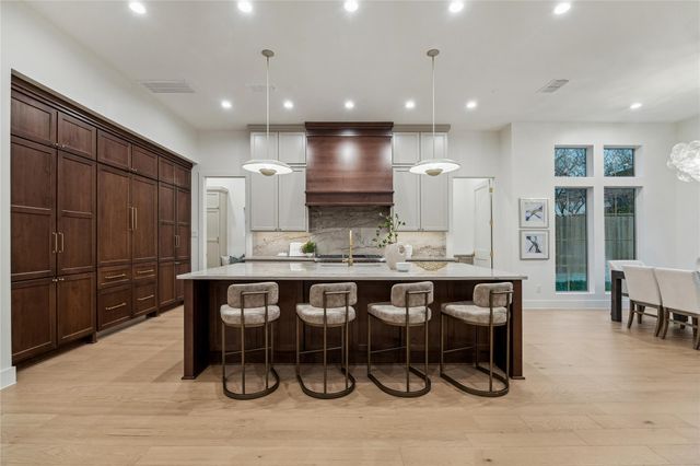 1614 Cheshire Lane, Houston, TX 77018