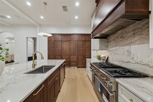 1614 Cheshire Lane, Houston, TX 77018