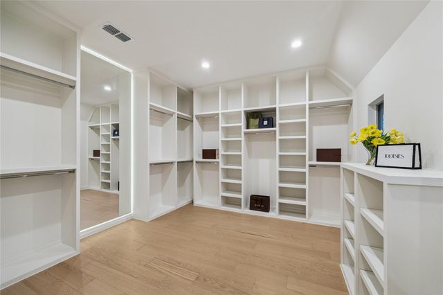 1614 Cheshire Lane, Houston, TX 77018