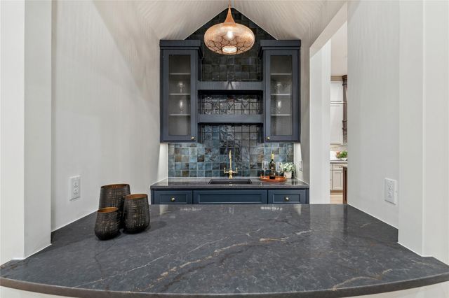 1614 Cheshire Lane, Houston, TX 77018