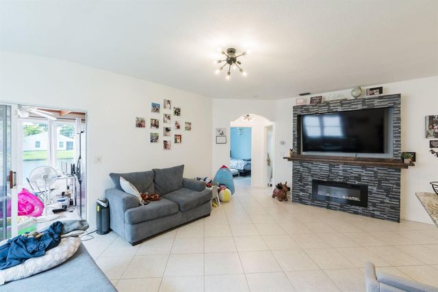 72 Paxford Lane, Boynton Beach, FL 33426