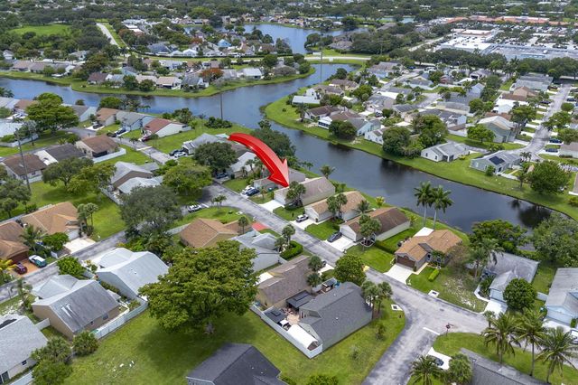 72 Paxford Lane, Boynton Beach, FL 33426