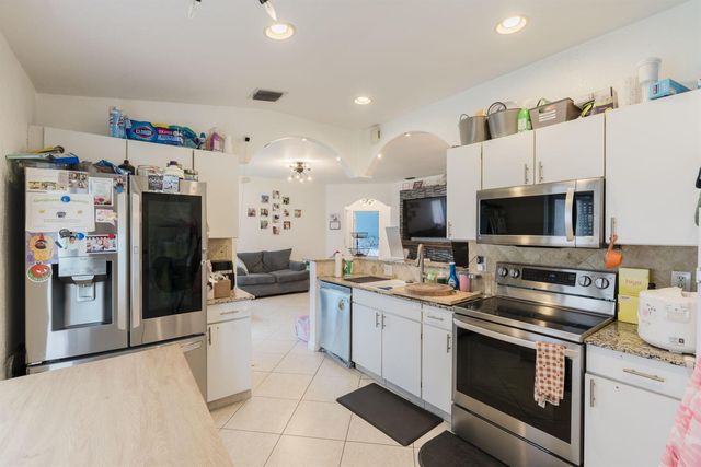72 Paxford Lane, Boynton Beach, FL 33426