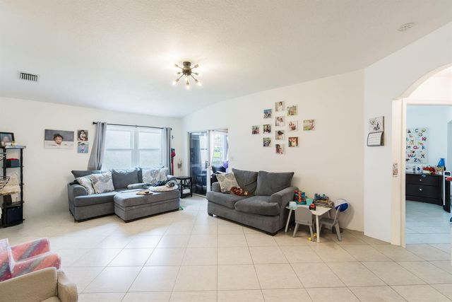 72 Paxford Lane, Boynton Beach, FL 33426