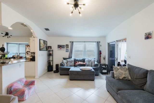 72 Paxford Lane, Boynton Beach, FL 33426