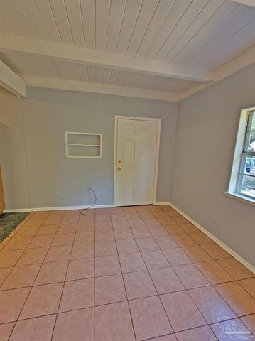 102 Tennessee Dr, Pensacola, FL 32505