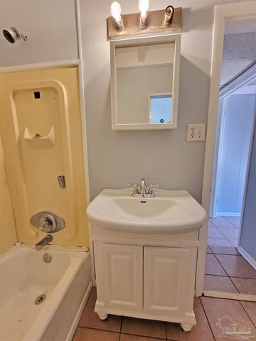 102 Tennessee Dr, Pensacola, FL 32505