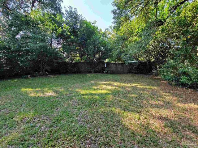 102 Tennessee Dr, Pensacola, FL 32505