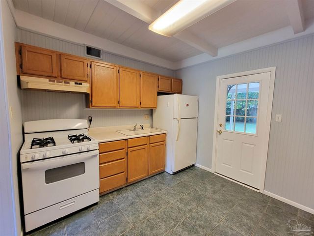 102 Tennessee Dr, Pensacola, FL 32505