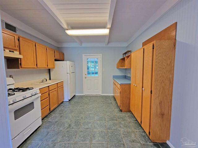 102 Tennessee Dr, Pensacola, FL 32505