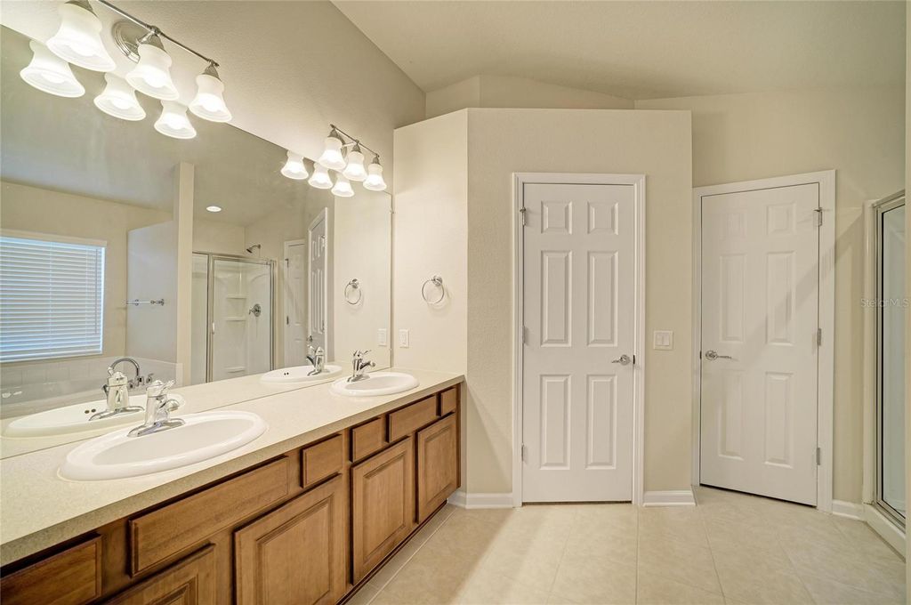 Image 16 of property listing at 9947 52ND STREET E, Parrish, FL 34219