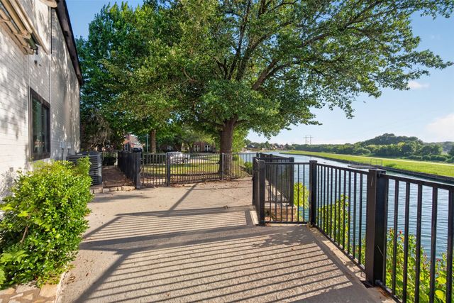 3007 Waterway Court, Arlington, TX 76012