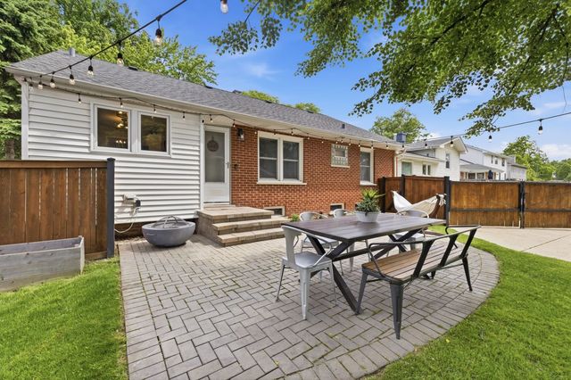 263 Hill Avenue, Glen Ellyn, IL 60137