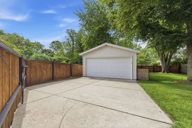 263 Hill Avenue, Glen Ellyn, IL 60137