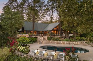 512 Meadowood Ln, St. Helena, CA 94574