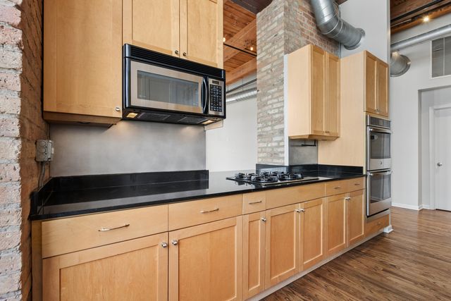 525 W Superior Street 325, Chicago, IL 60654