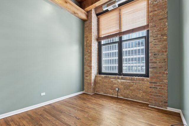 525 W Superior Street 325, Chicago, IL 60654