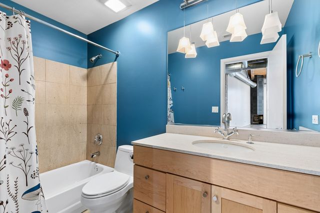 525 W Superior Street 325, Chicago, IL 60654