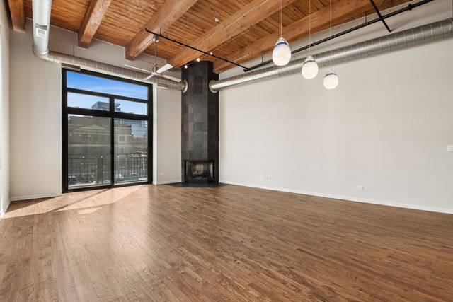 525 W Superior Street 325, Chicago, IL 60654