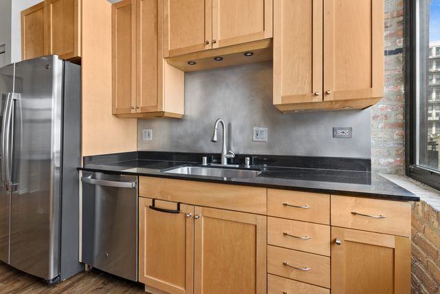 525 W Superior Street 325, Chicago, IL 60654