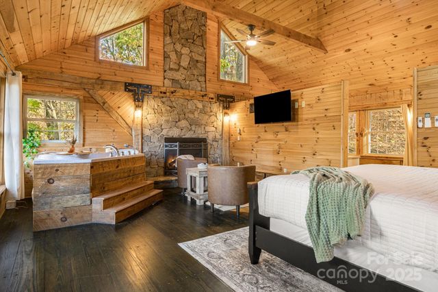 185 Blossom Ridge, Leicester, NC 28748