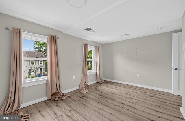 833 W 2ND ST, Florence, NJ 08518