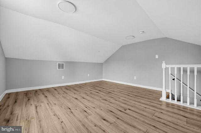 833 W 2ND ST, Florence, NJ 08518
