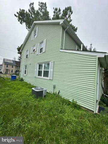 833 W 2ND ST, Florence, NJ 08518