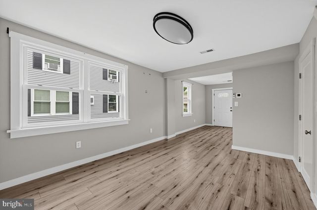 833 W 2ND ST, Florence, NJ 08518