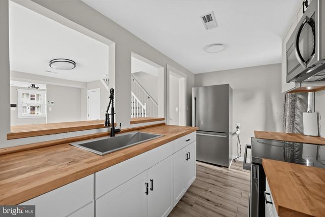 833 W 2ND ST, Florence, NJ 08518