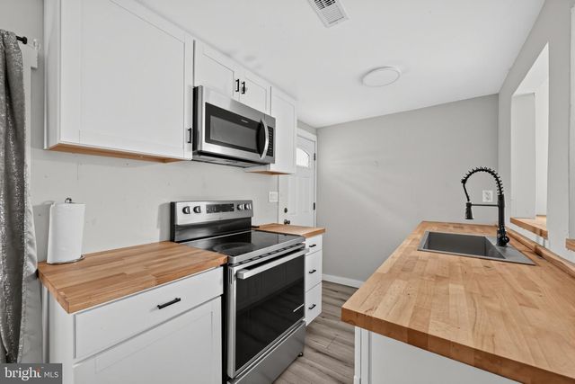 833 W 2ND ST, Florence, NJ 08518