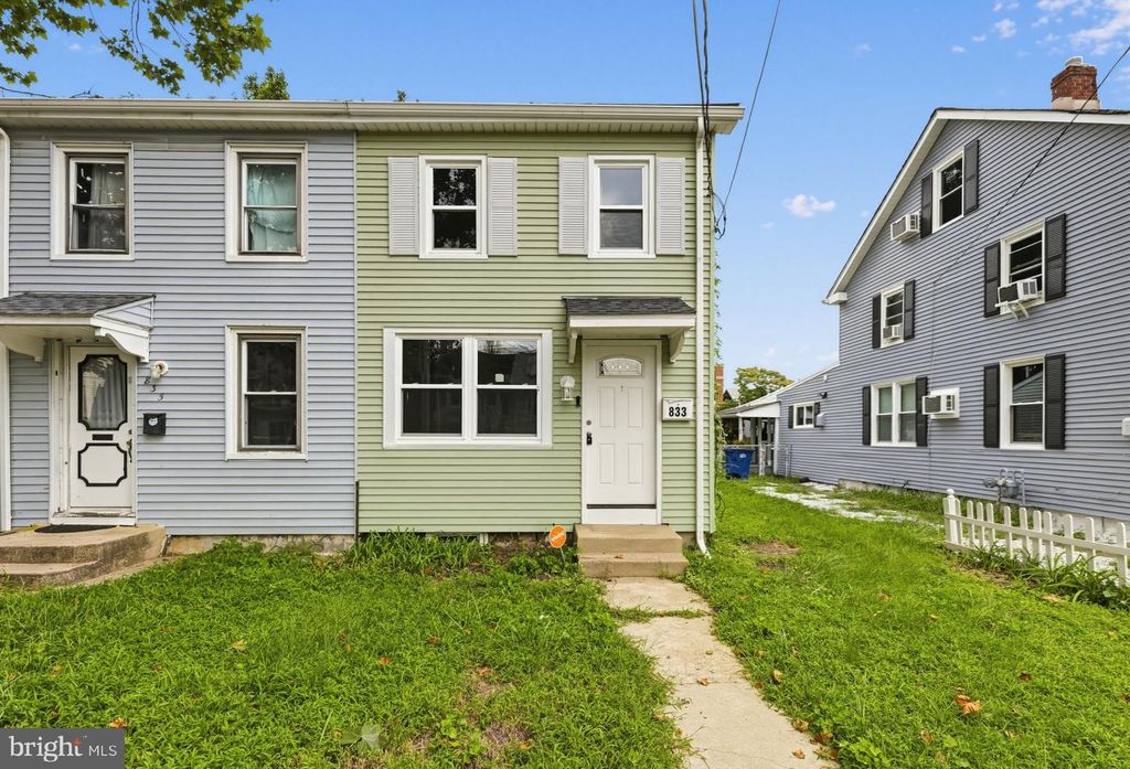 833 W 2ND ST, Florence, NJ 08518