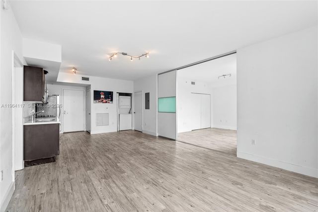 90 SW 3rd St 4203, Miami, FL 33130