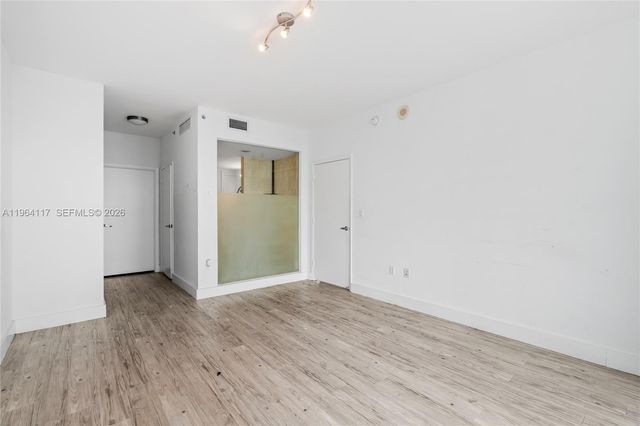 90 SW 3rd St 4203, Miami, FL 33130