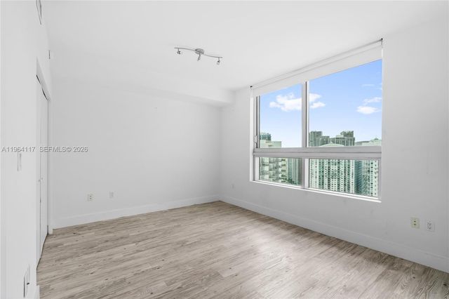 90 SW 3rd St 4203, Miami, FL 33130