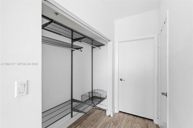 90 SW 3rd St 4203, Miami, FL 33130