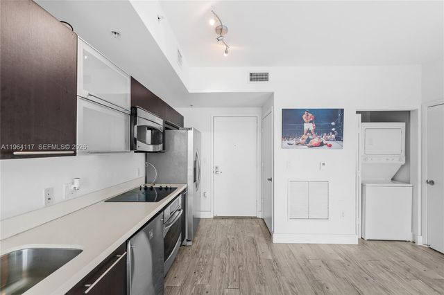 90 SW 3rd St 4203, Miami, FL 33130