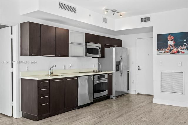 90 SW 3rd St 4203, Miami, FL 33130