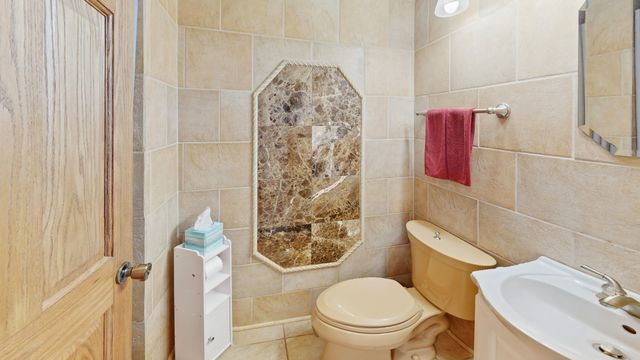 1108 Almond Drive, Aurora, IL 60506