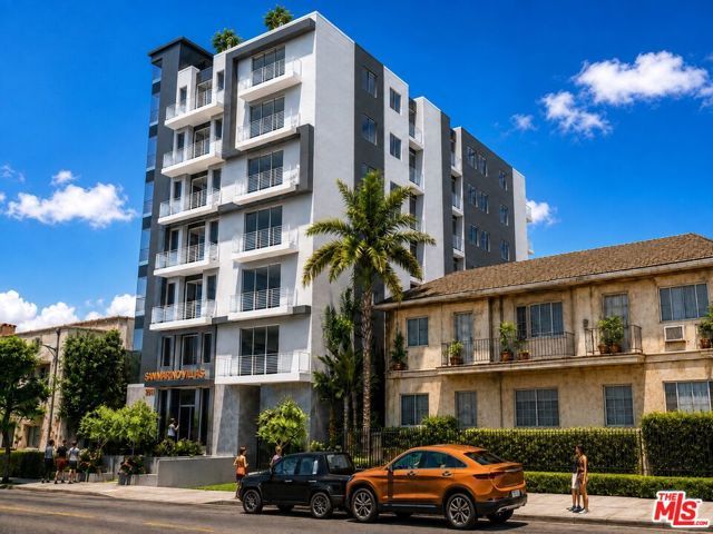 2811 San Marino Street, Los Angeles, CA 90006