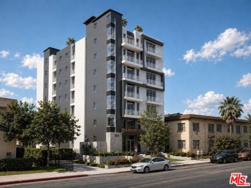 2811 San Marino Street, Los Angeles, CA 90006