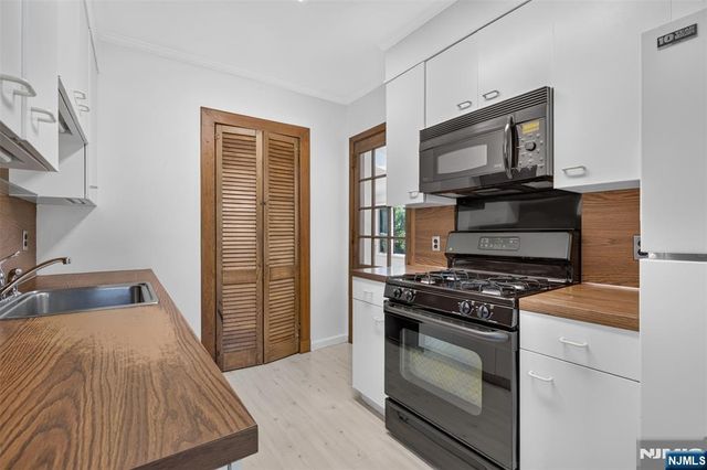 45 Dwight Place 8, Englewood, NJ 07631