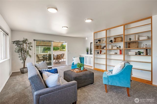 5276 Cherry Tree Lane, Blaine, WA 98230