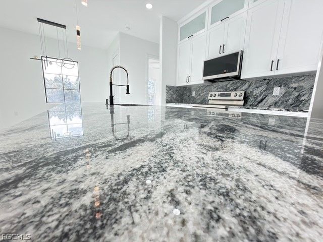 913 Glenn AVE, Lehigh Acres, FL 33972