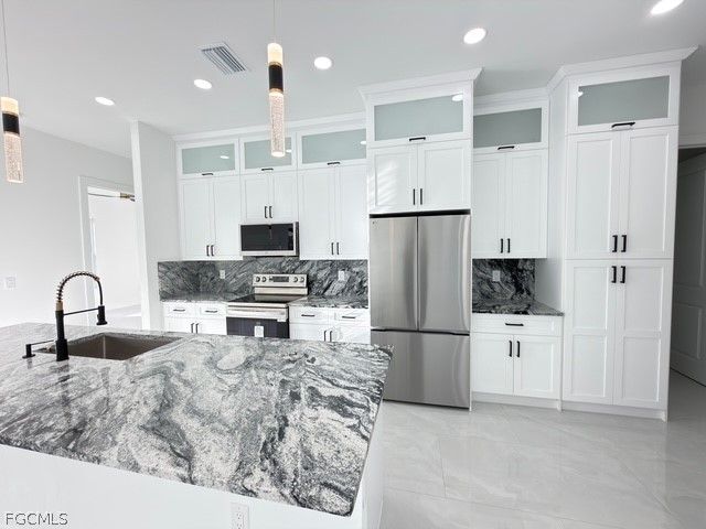 913 Glenn AVE, Lehigh Acres, FL 33972