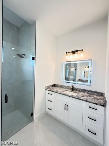 913 Glenn AVE, Lehigh Acres, FL 33972