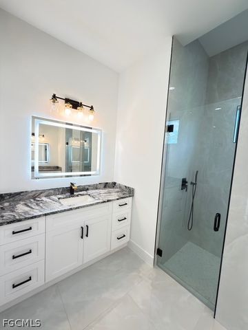 913 Glenn AVE, Lehigh Acres, FL 33972