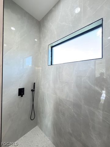 913 Glenn AVE, Lehigh Acres, FL 33972