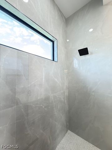 913 Glenn AVE, Lehigh Acres, FL 33972